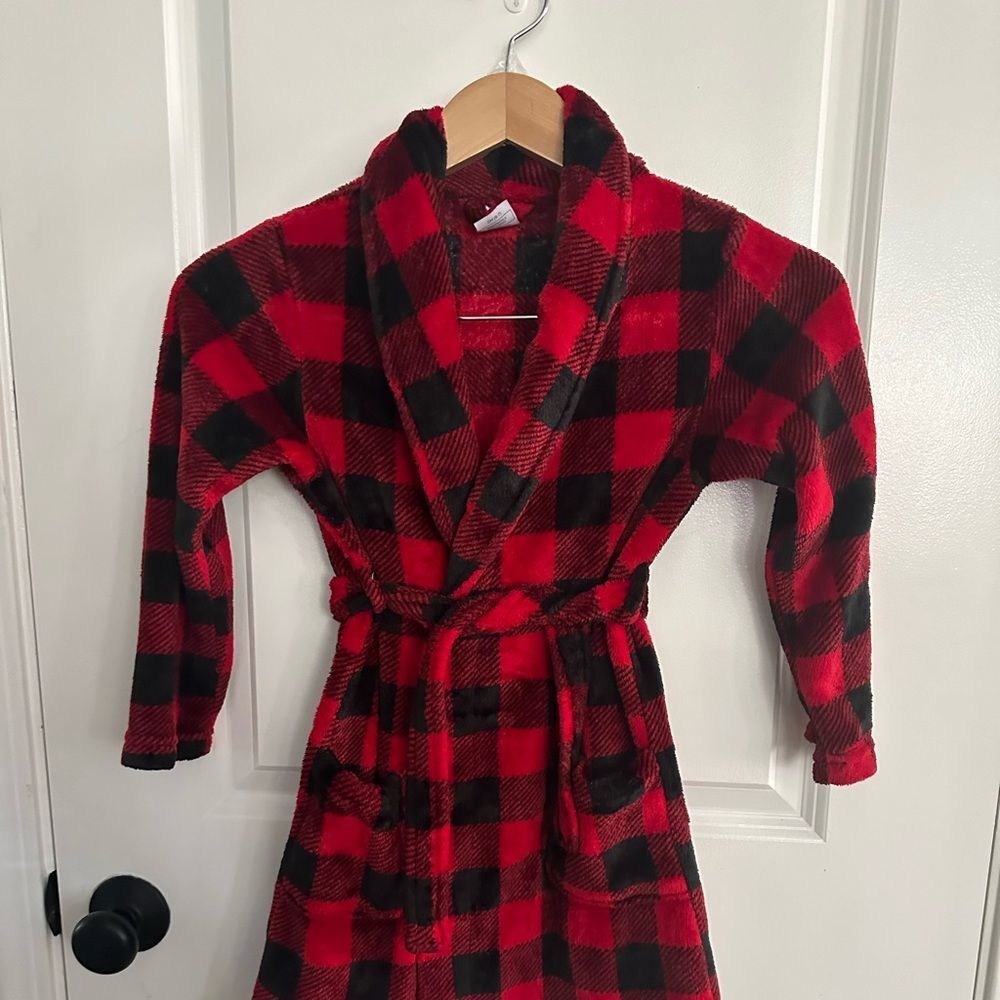 Wonder Nation Black & Red Buffalo Print Boy Robe Size 6/7 (S)